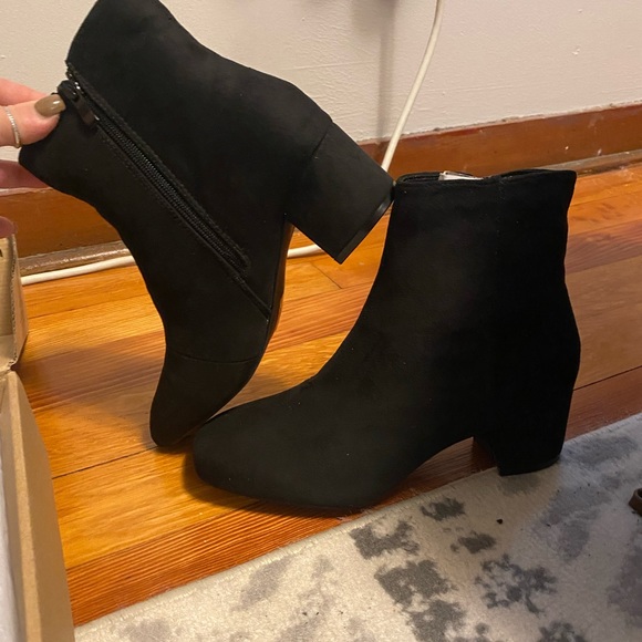 NWT Wide Width Low Block Heel Booties - Picture 9 of 10